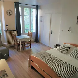 joli-studio-calme-parking-proche-thermes-et-centre.hotels-rhonealpes.com/