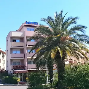 2* Hotel Maya
